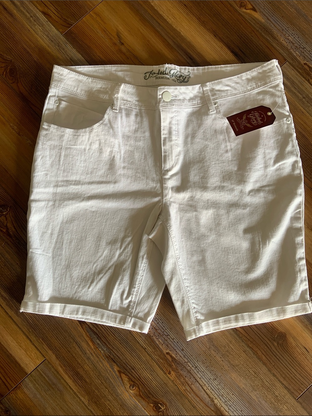 NWT Faded Glory White Shorts Size 18